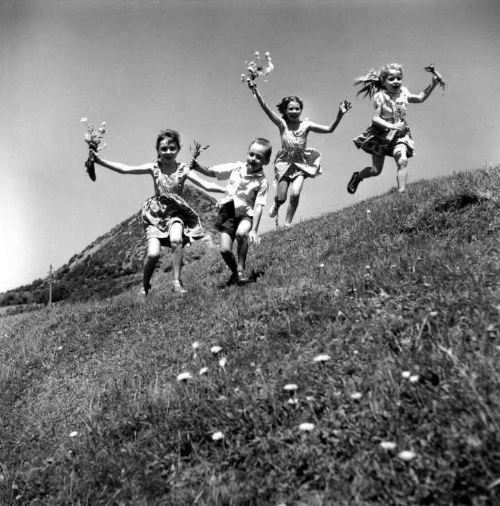 La plupart des gens meurent à 25 ans, mais on les enterre à 75 ans