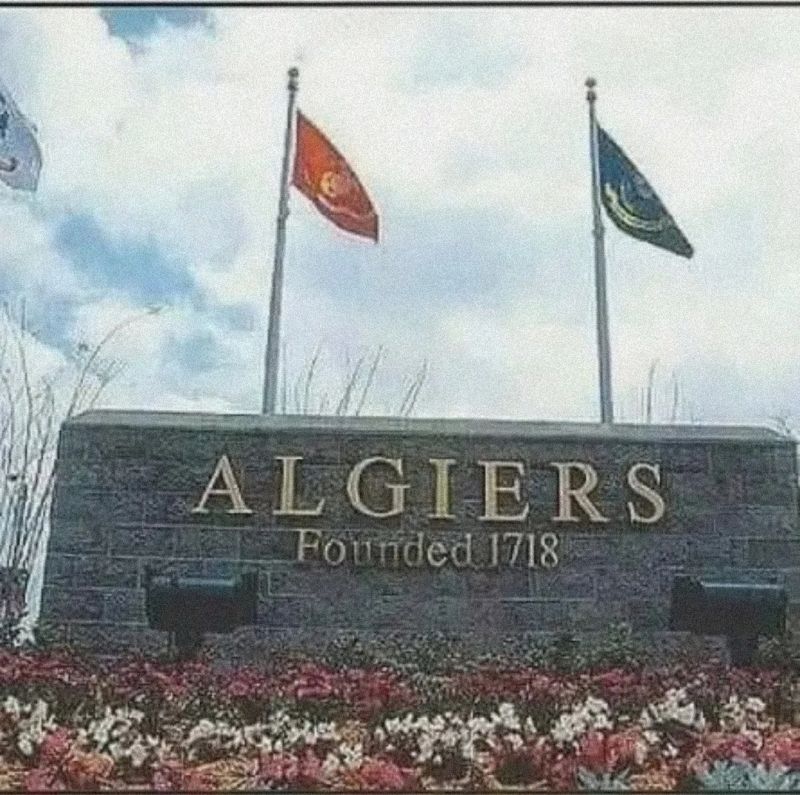 La ville d'Algiers est située sur les rives du Mississippi, en Louisiane (États-Unis).