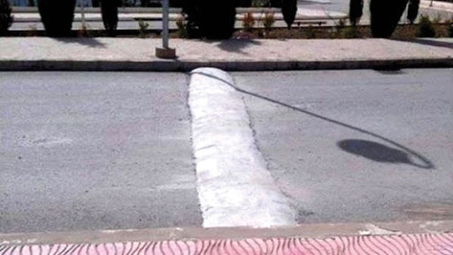 Algérie - Djellaoui, ministre des Travaux Publics,  l’a annoncé jeudi devant les députés: «l’état lance une opération nationale contre les ralentisseurs anarchiques»