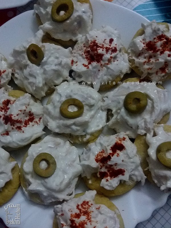 طرطيلات بالعجينة السابلي المالحة، التونة والكريمة بالفلفل الأحمر