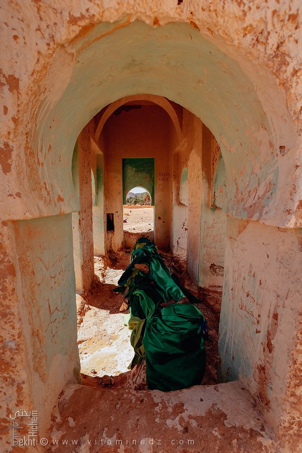 Tombes géantes à Tabelbala (قبور عملاقة) :