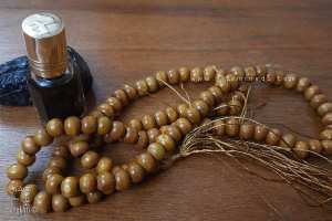 Le chapelet (Seb’ha, Misbaha, Tasbih) : histoire, spiritualité et équivalents dans les religions monothéistes