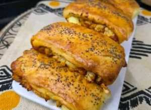 Petits feuilletés salés à la pâte moelleuse farcis au poulet