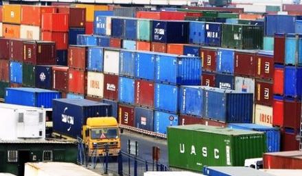 حجز 8 أطنان من الأدوية والمعدات الطبية بميناء وهران                                    مستورد ألبسة قدم تصريحا كاذبا لإدخالها