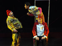 مسرح التاج لبرج بوعريريج ''المارينة•• ولعبة القصر''