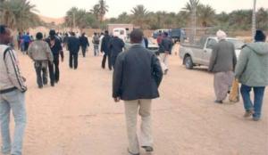 إمام نافذ في بشار يفتي بمقاطعة 11 عائلة بسبب قطعة أرض                                    مصالح الأمن والعدالة ونظارة الشؤون الدينية حائرة في التعامل مع الحادثة