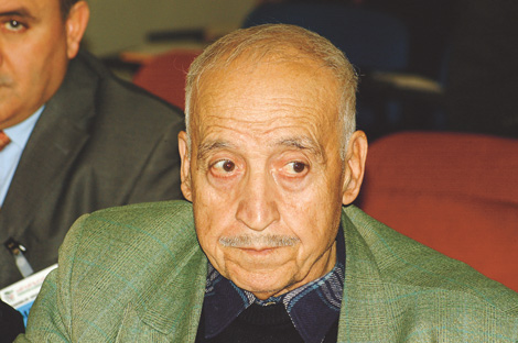 عائلة الشيخ كرمالي تتهم والي سطيف بالتجاهل والجنرال ينقذ الموقف                                    رفض استقبال أبنائه ولم يوفر حتى سيارة إسعاف لنقله إلى العاصمة