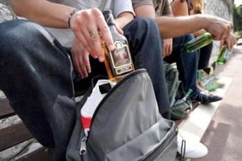 Une nuit avec les trafiquants d'alcool                                    ILS ECUMENT LES QUARTIERS DE LA CAPITALE