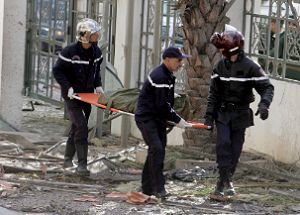 Deux attentats à Alger font une cinquantaine de morts