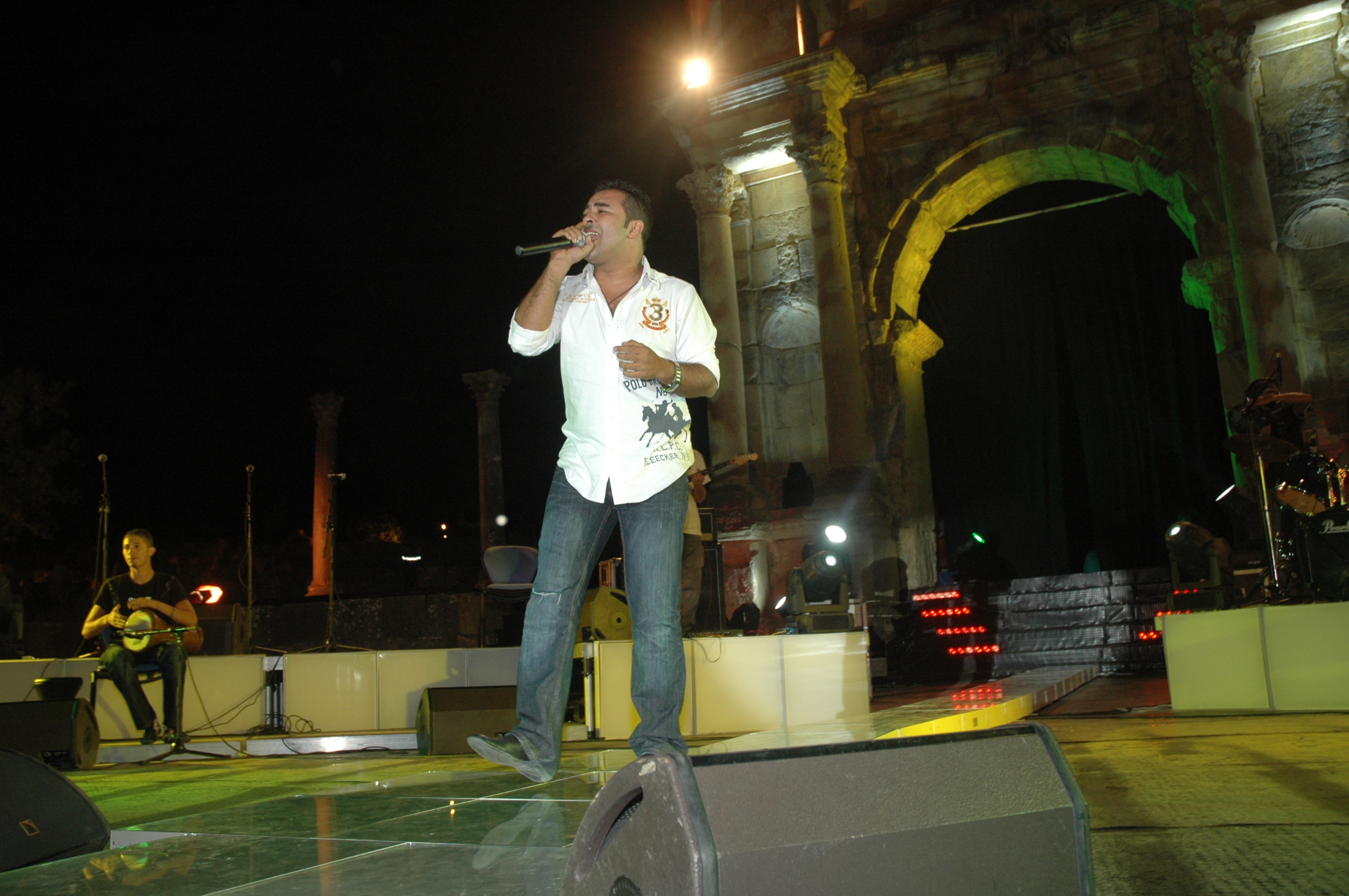 كويكول تلهب المشاعر وتلهم الجزائر                                    اختتام الطبعة الخامسة من مهرجان جميلة العربي