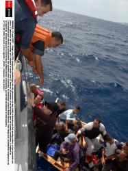 حراس السواحل ينتشلون جثث 7 