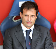 A l'étranger                                    Milan AC / L'entraîneur Allegri prolonge jusqu'en 2014