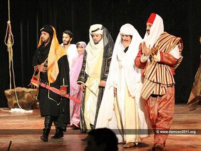 Aoudet el ubbad ou la quête de Sidi Boumediène revisitée                                    La pièce de la compagnie Praxis de Miliana à la salle El Mouggar