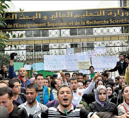 Le ministère de l'Enseignement supérieur et la DGFP pointés du doigt                                    Suite à la suppression de postes de professeurs après leur intégration