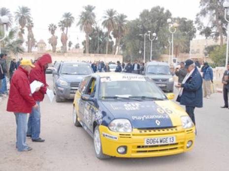 La traversée du désert s'achève dans un bain de foule                                    Deuxième étape du rallye Alger-Adrar