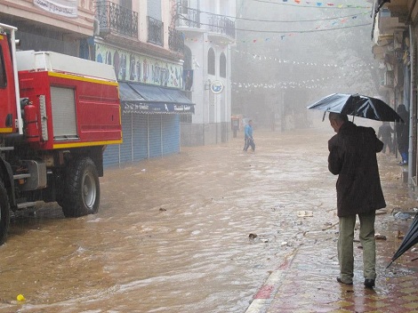 إنقاذ العشرات وشخص مفقود بالنعامة