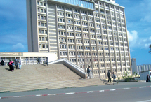 Protestation de familles devant le siège de la wilaya d'Oran                                    ILS DENONCENT LA HOGRA ET LE PASSE DROIT DANS LA DISTRIBUTION DES LOGEMENTS