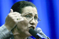 Louisa Hanoune évoque l'ingérence étrangère à travers les partis islamistes                                    Elle s'attaque vertement à Djaballah