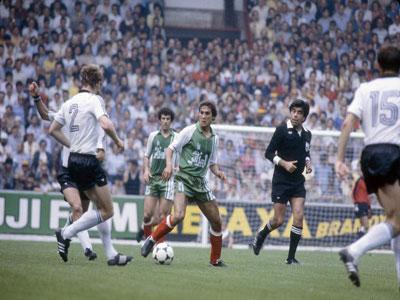 Un reportage franchouillard mais à la mauvaise odeur                                    CANAL+ SE SAISIT DE L'AFFAIRE DES ANCIENS INTERNATIONAUX ALGERIENS