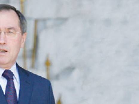 Les contentieux algéro-français sur la table                                    Claude Guéant aujourd'hui à Alger