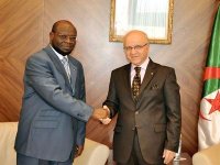 M. Medelci reçoit le nouvel ambassadeur du Tchad en Algérie
