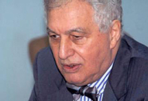 Sid Ahmed Ghozali se livre au quotidien Réflexion                                    