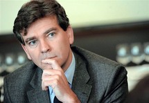 Arnaud Montebourg répond à tous les pieds noirs                                    LA GUERRE D'ALGERIE DOIT CESSER D'ETRE L'INSTRUMENT DES POLITIQUES