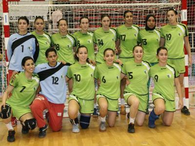 La sélection féminine algérienne de handball en regroupement permanent                                    En vue de prendre part à la CAN-2012 de handball