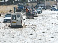 Débordement de l'oued Misserghine                                    Un tronçon de la RN2 envahi par les eaux