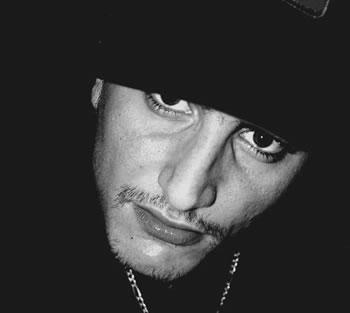 Du rap algérien à l'état pur                                    TCHISTA EL BEZ, ARTISTE RAPPEUR, À L'EXPRESSION