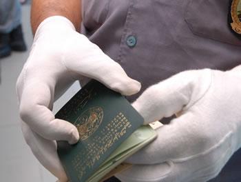 Des passeports d'une année leur seront délivrés                                    DES ALGERIENS PEINENT À REGULARISER LEUR SITUATION EN EUROPE