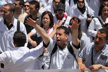 Les travailleurs de plusieurs secteurs protestent                                    TOUT LE MONDE VEUT SA PART DE LA RENTE