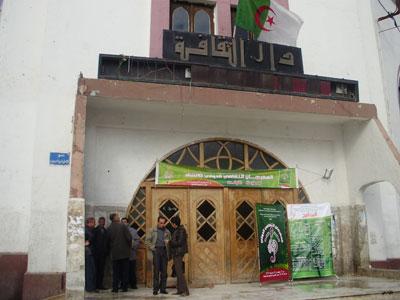 Les espaces artistiques restent fermés aux artistes indépendants                                    Ouverts aux seules associations et adhérents des centres culturels