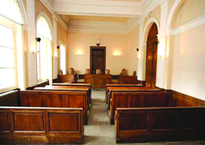 Trois magistrats suspendus