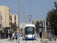 Constantine / Tramway                                    Les voitures commencent à arriver