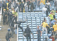 Violence dans les stades                                    Prison pour les fauteurs de troubles
