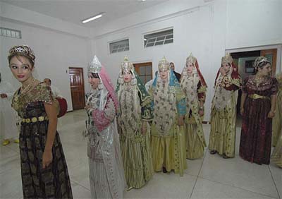 Les rites festifs dans les mariages algérois et tlemcéniens en débat à Tlemcen