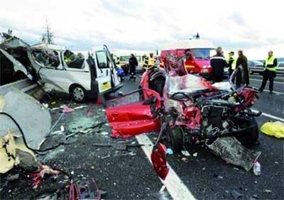 Cinq morts dans un accident de la route