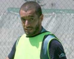 الديون تتفاقم بسبب تجميد الحساب البنكي                                    يخلف يدخل حسابات وفاق سطيف وبلخوجة يضاف إلى قائمة المسرحين