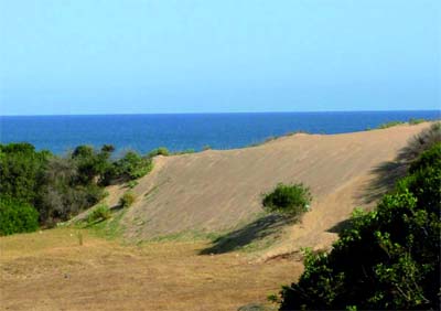Le pillage du sable à l'Est détruit la région