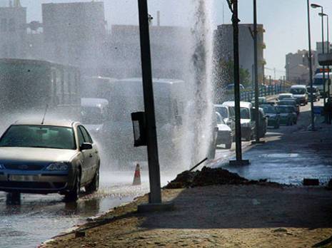 Près de 70% de l'eau potable va dans les caniveaux                                    Cité Menmadala Mokhtar (Bouarfa)