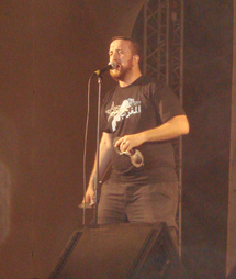 Portrait de Yacine Belahcene, du rock arabe et méditerranéen