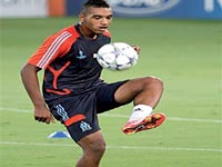 Aït Djoudi : 'Abid et Omrani seront bientôt avec nous'                                    L'un évolue à l'OM et l'autre à Newcastle