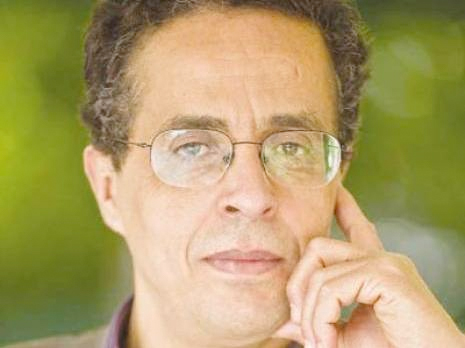 Un ouvrage autobiographique, déchirant et poignant                                    Anouar Benmalek présente «tu ne mouras plus jamais» au Sila