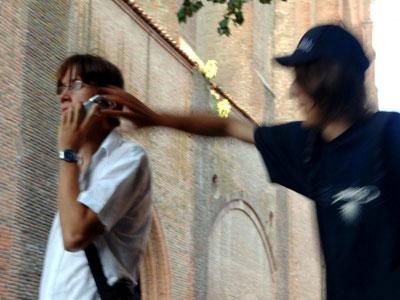 La violence mine la société livrée à elle-même Le fléau est traité par l'occultation, la répression et la culpabilisation des victimes