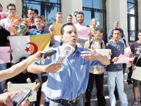 Des militants du RAJ interpellés                                    Il se sont rassemblés pour commémorer le 5 Octobre 1988