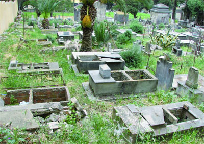 Vandalisme, profanation et dégradation des cimetières