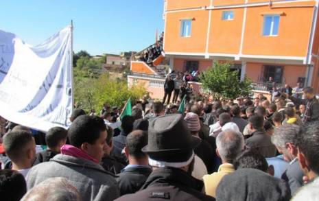 Le frère de said Takhlijt: «mon frère a été rapatrié à cause des problèmes financiers entre la CNAS et les hôpitaux français»                                    Bouira : les autres articles