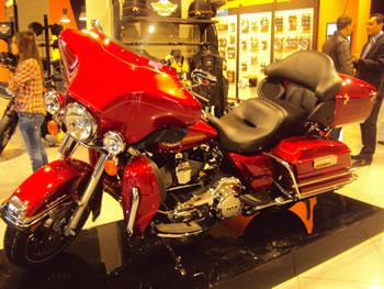 Et le mythe devient réalité                                    HARLEY-DAVIDSON S'INSTALLE EN ALGERIE