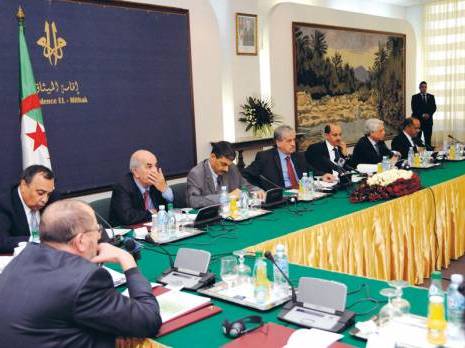 La croissance à deux chiffres est un objectif à moyen terme, selon Laksaci                                    Le gouvernement veut fluidifier le système bancaire